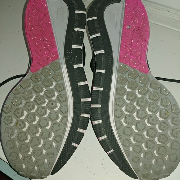 Nike shoes - Picture 5 of 8